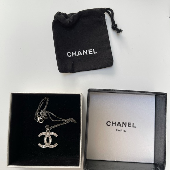 Chanel Necklace - Picture 4 of 7